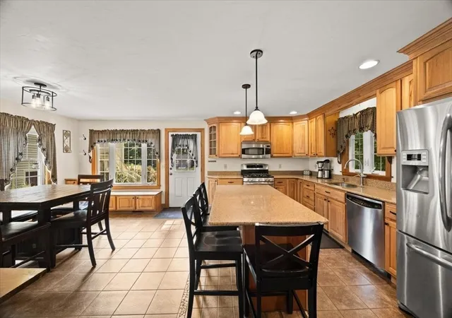 5th image of 20 Worcester Street, Taunton, MA 02780 | MLS# 73544548