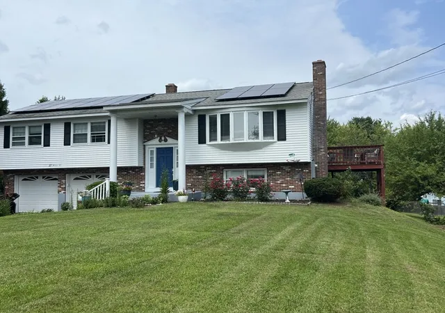 Photo 2 of Single family home for sale at 27 Hill St, Leominster, MA 01453 | MLS# 73562844 | Listing updated on 2026-09-20