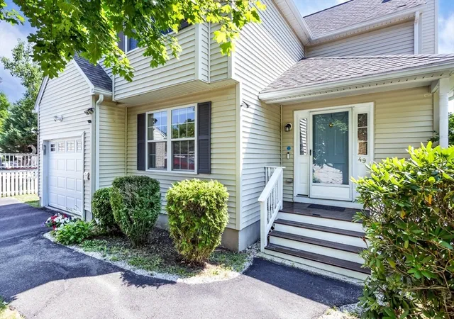 2nd image of 49 Palomino Dr, Franklin, MA 02038 | MLS# 73545000