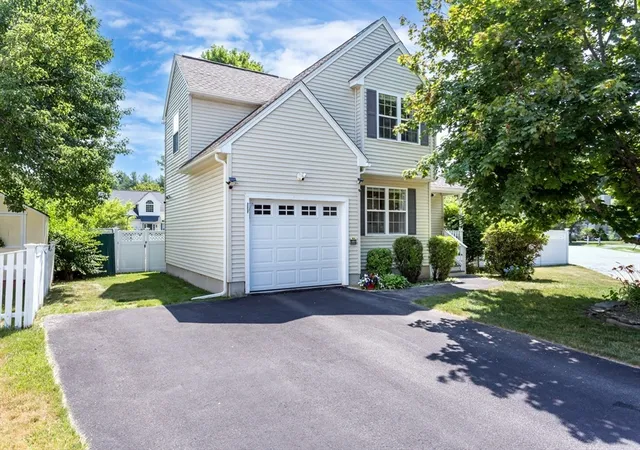 3rd image of 49 Palomino Dr, Franklin, MA 02038 | MLS# 73545000