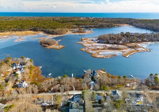 Photo 4 of Single family home for sale at 197 Monomoscoy Rd, Mashpee, MA 02649 | MLS# 73464718 | Listing updated on 2026-09-17