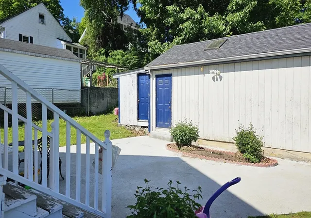 3rd image of 350 Washington St, Malden, MA 02148 | MLS# 73536595