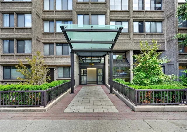 3rd image of 1731 Beacon St #915, Brookline, MA 02445 | MLS# 73541029