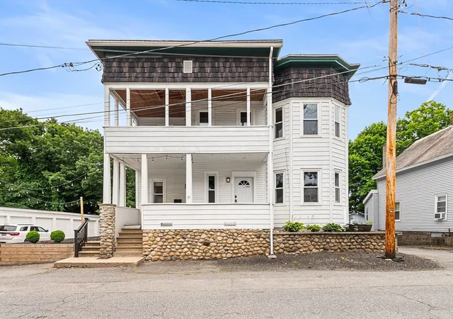 1st image of 21 Oakland St, Fitchburg, MA 01420 | MLS# 73541703