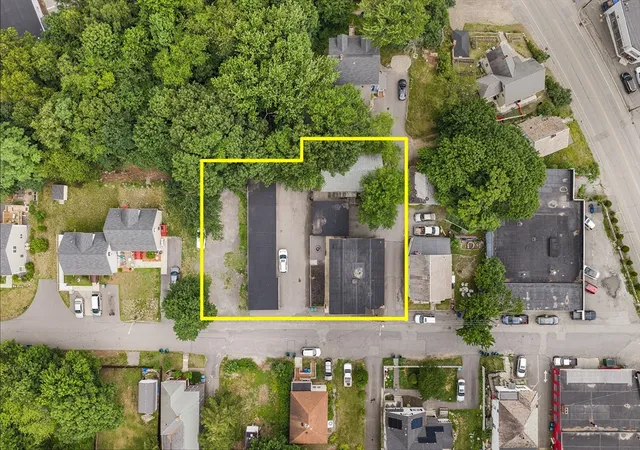 42nd image of 21 Oakland St, Fitchburg, MA 01420 | MLS# 73541703