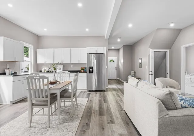 Listing Photo 4 - Condo for sale in building located at 21 Oakland St, Fitchburg, MA 01970