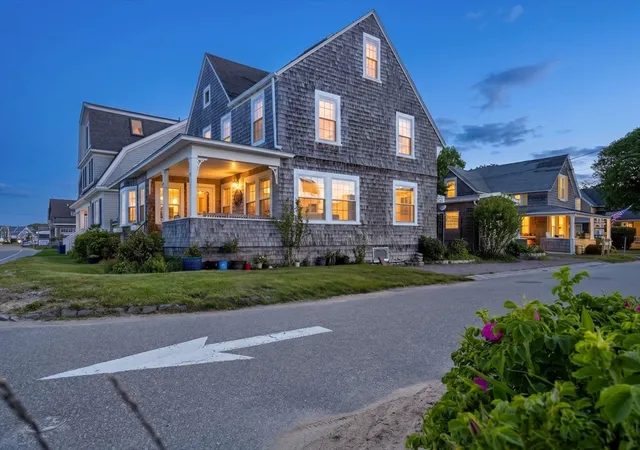 3rd image of 205 Grand Ave, Falmouth, MA 02540 | MLS# 73531991