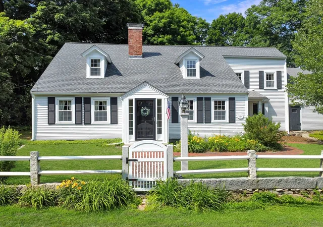 Homes for sale in Chelmsford, MA | 41 Westford St, Chelmsford, MA 01824 | MLS# 73543992