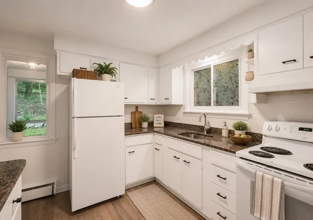 5th image of 25 Pinedale St, Southbridge, MA 01550 | MLS# 73550651