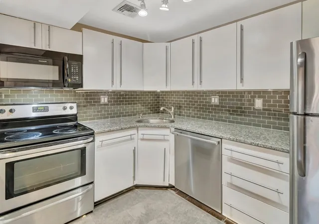 5th image of 14 Webb Pl #2C, Mansfield, MA 02048 | MLS# 73552472