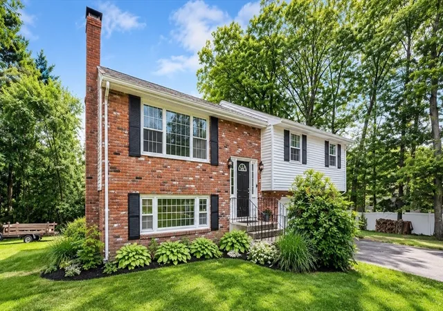 1st image of 262 Daniels St, Franklin, MA 02038 | MLS# 73545085