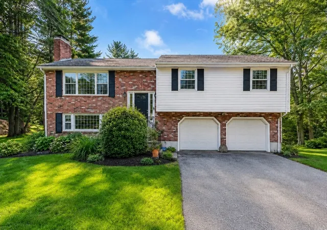 2nd image of 262 Daniels St, Franklin, MA 02038 | MLS# 73545085