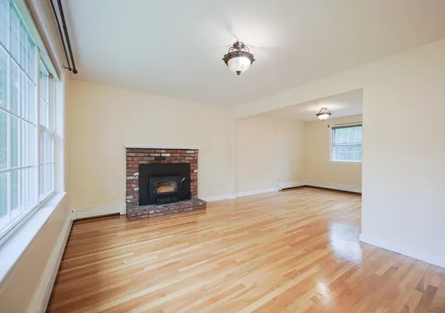 4th image of 262 Daniels St, Franklin, MA 02038 | MLS# 73545085