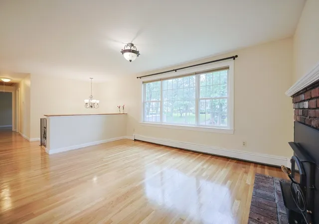 5th image of 262 Daniels St, Franklin, MA 02038 | MLS# 73545085