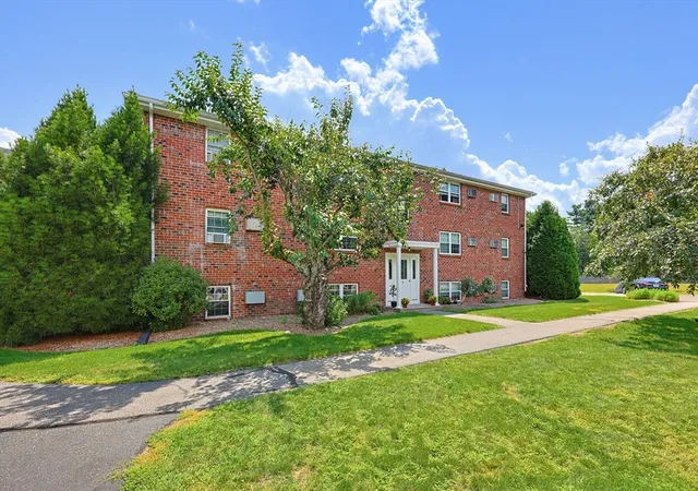 2nd image of 91 Pleasant St, Medfield, MA 02052