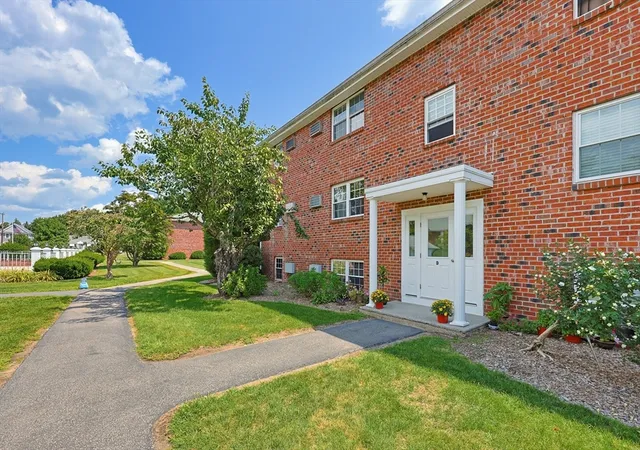 5th image of 91 Pleasant St, Medfield, MA 02052