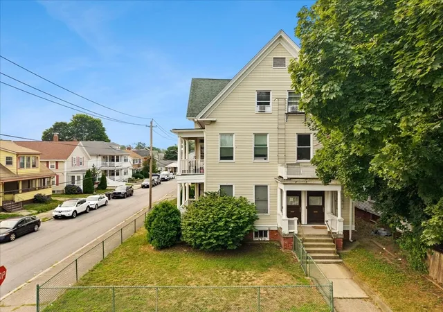 2nd image of 85 Maynard St, Pawtucket, RI 02860 | MLS# 73553347