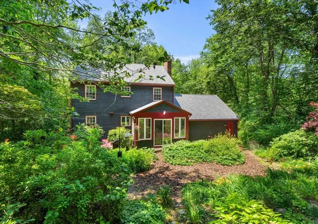 3rd image of 7 Hidden Ledge, Manchester, MA 01944 | MLS# 73543700