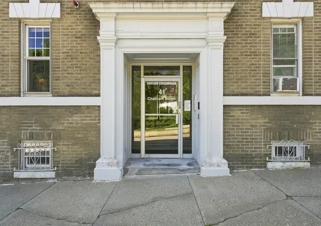 Photo 4 of Sale Pending at 41 Chatham St #5, Worcester, MA 01609 | MLS# 73562007 | Listing updated on 2026-10-01