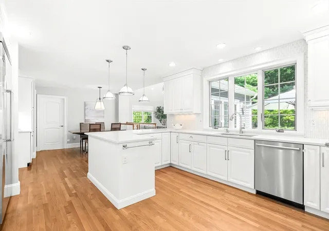 4th image of 20 Rolling Ln, Dover, MA 02030 | MLS# 73568111