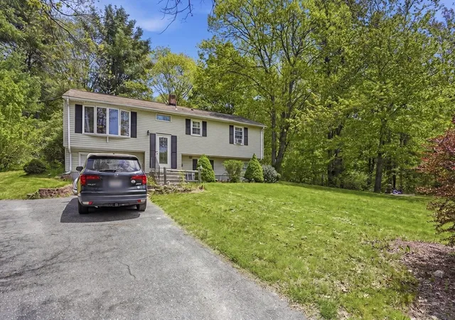 Homes for sale in Ashburnham, MA | 12 Valerie Circle, Ashburnham, MA 01430 | MLS# 73524852