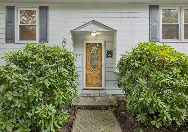 2nd image of 210 Chamberlain St, Holliston, MA 01746 | MLS# 73567586
