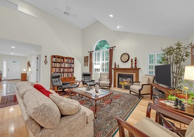 Homes for sale in Sturbridge, MA | 120 Colonial Dr #120, Sturbridge, MA 01566 | MLS# 73546924
