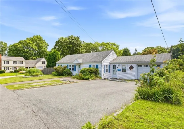 Photo 2 of Sale Pending at 2 Howland Ct, Middleboro, MA 02346 | MLS# 73562378 | Listing updated on 2026-08-31