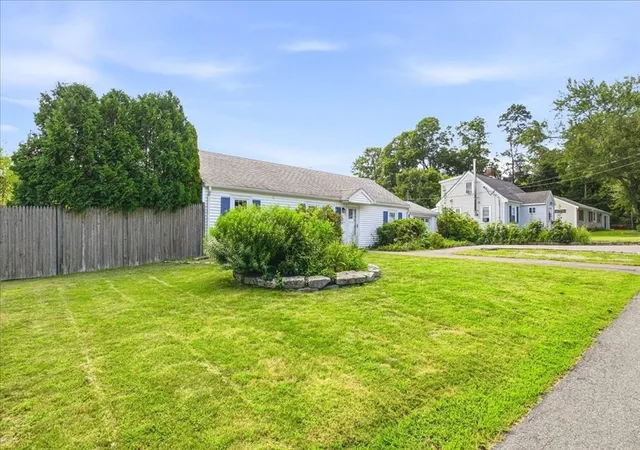 Photo 3 of Sale Pending at 2 Howland Ct, Middleboro, MA 02346 | MLS# 73562378 | Listing updated on 2026-08-31