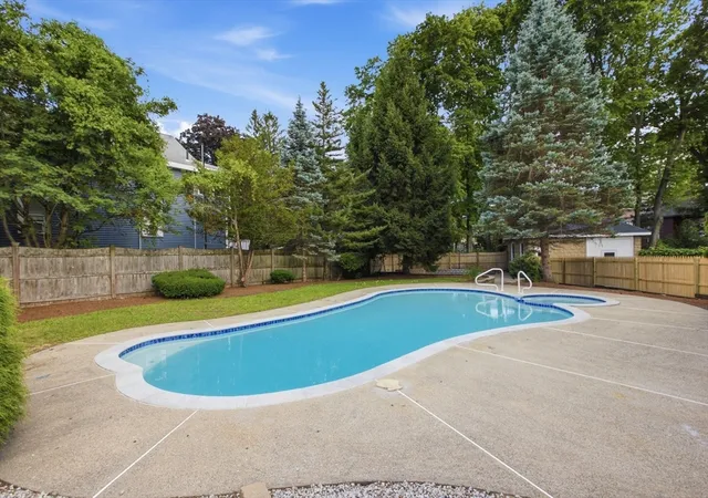 42nd image of 1174 Franklin St, Stoneham, MA 02180 | MLS# 73560329