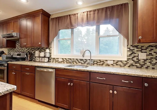 3rd image of 391 Main St, West Townsend, MA 01474 | MLS# 73565569