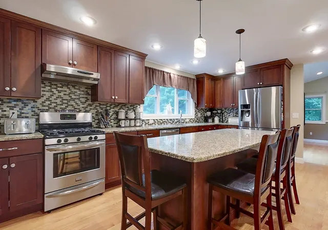 5th image of 391 Main St, West Townsend, MA 01474 | MLS# 73565569