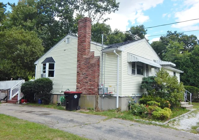3rd image of 104 Crestfield Dr, Brockton, MA 02302 | MLS# 73426498