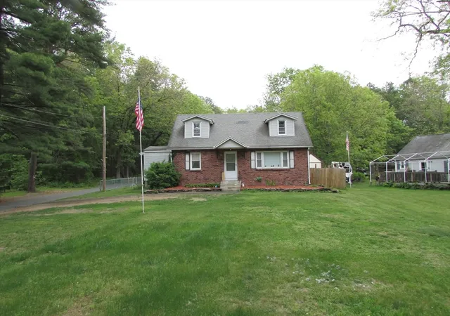3rd image of 10 Bartlett St, South Hadley, MA 01075 | MLS# 73538807