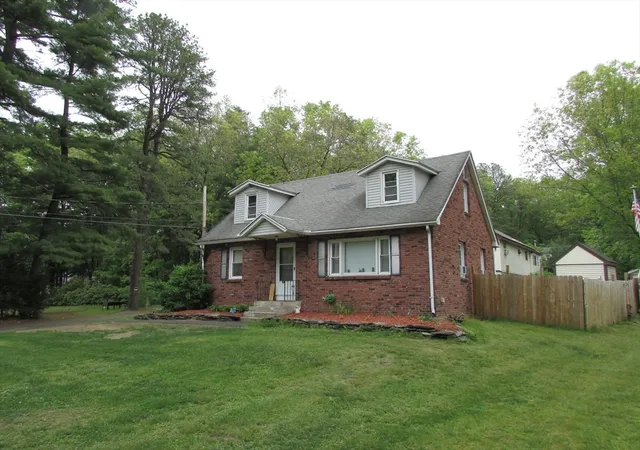 4th image of 10 Bartlett St, South Hadley, MA 01075 | MLS# 73538807