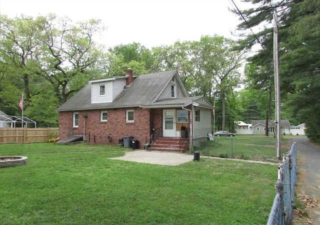 5th image of 10 Bartlett St, South Hadley, MA 01075 | MLS# 73538807