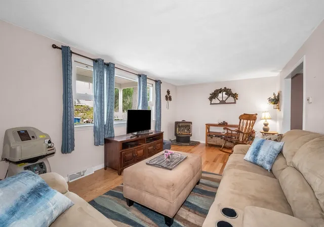 4th image of 18 South St, Billerica, MA 01821 | MLS# 73546498