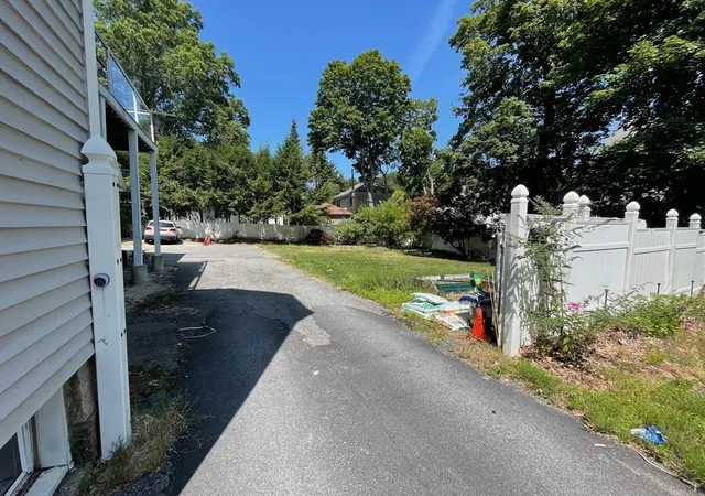 3rd image of 328 Highland St, Worcester, MA 01602 | MLS# 73552454