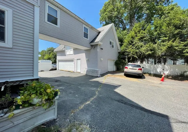 5th image of 328 Highland St, Worcester, MA 01602 | MLS# 73552454