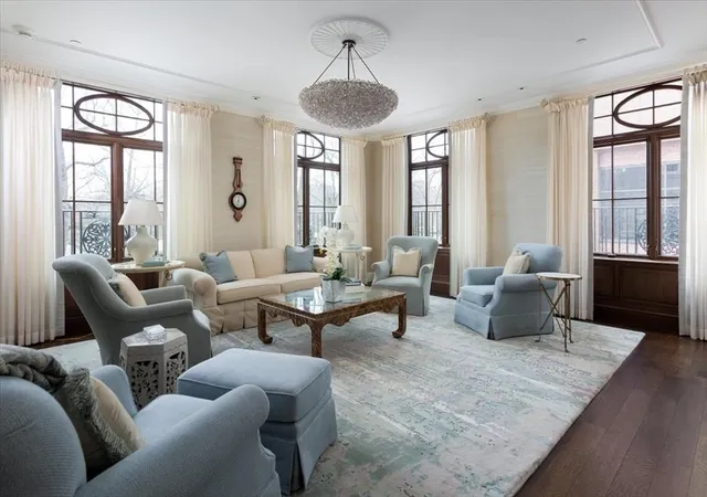 2nd image of 250 Boylston St #2, Boston, MA 02116 | MLS# 73489081