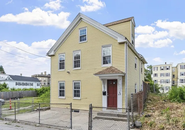 2nd image of 52 Auburn St, Lowell, MA 01852 | MLS# 73538366