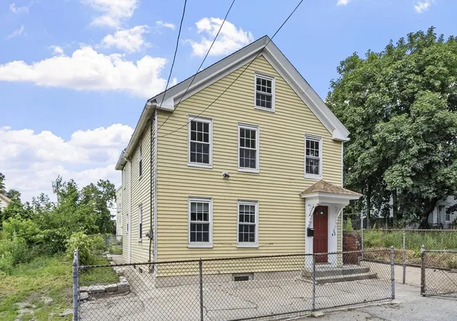 4th image of 52 Auburn St, Lowell, MA 01852 | MLS# 73538366