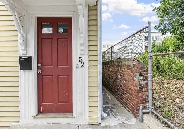 5th image of 52 Auburn St, Lowell, MA 01852 | MLS# 73538366