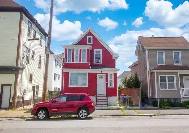 2nd image of 90 Hemlock St, New Bedford, MA 02740 | MLS# 73564970