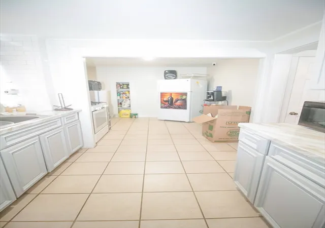 6th image of 90 Hemlock St, New Bedford, MA 02740 | MLS# 73564970