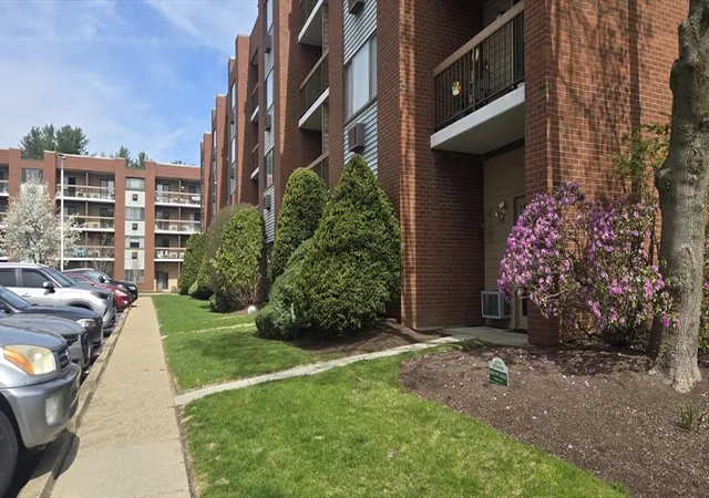 2nd image of Highview Park Condominiums, West Roxbury, MA 02132