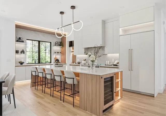5th image of 18 Rockland Street, Wellesley Hills, MA 02481 | MLS# 73542063