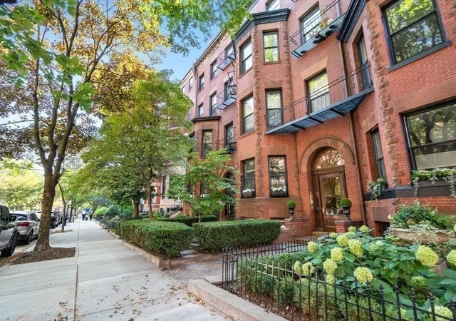2nd image of 400 Marlborough St, Boston, MA 02115