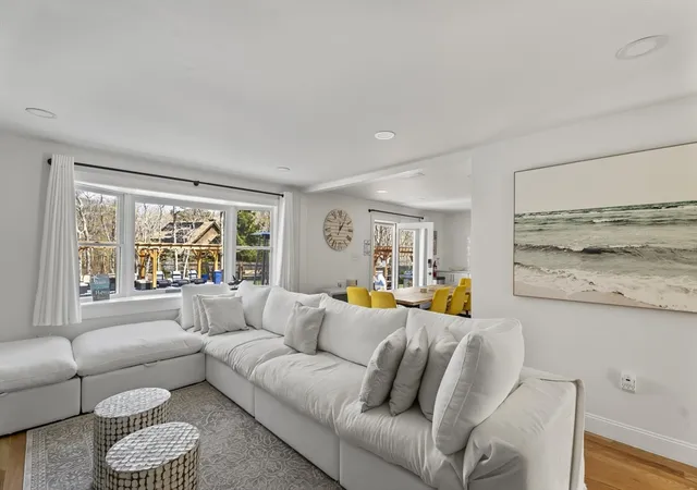 5th image of 105 Whalers Walk, Edgartown, MA 02539 | MLS# 73548852