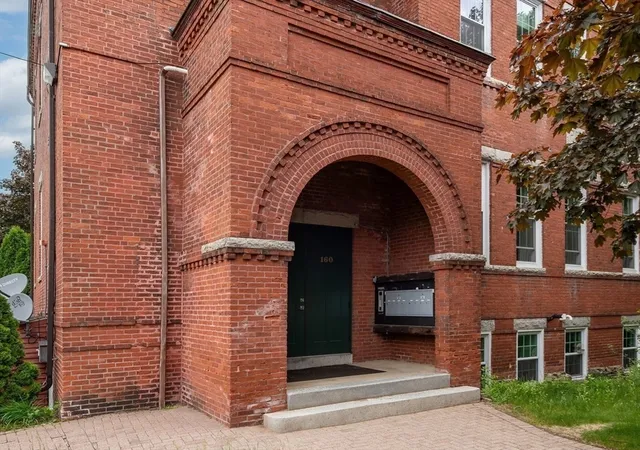 2nd image of 160 Salem Street #201, Haverhill, MA 01835 | MLS# 73526809